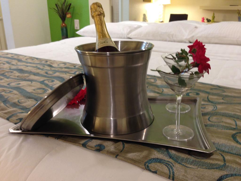 Romantic Inn & Suites Dallas Ngoại thất bức ảnh