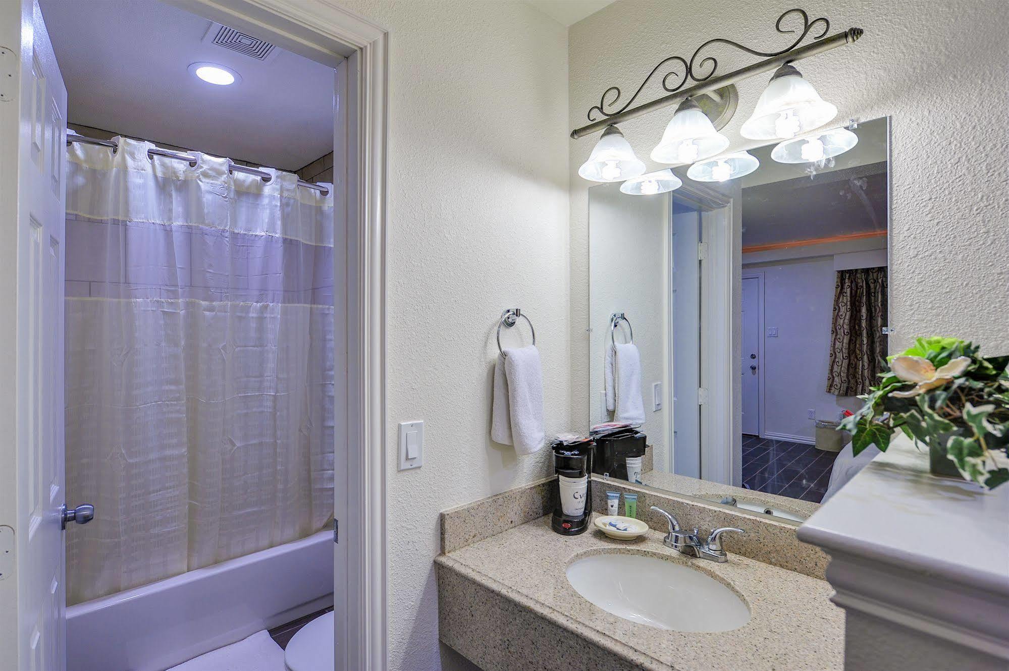 Romantic Inn & Suites Dallas Ngoại thất bức ảnh