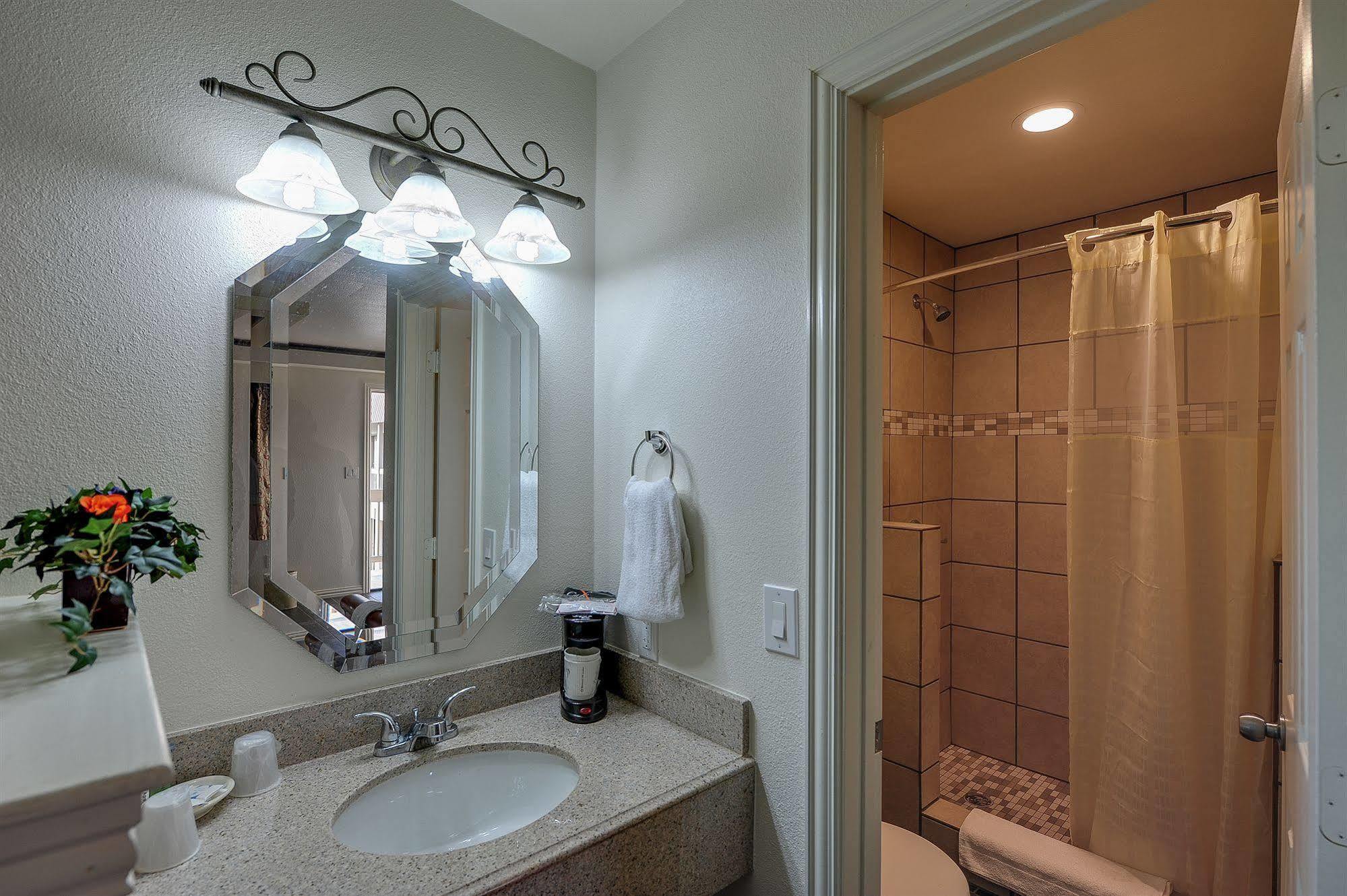 Romantic Inn & Suites Dallas Ngoại thất bức ảnh