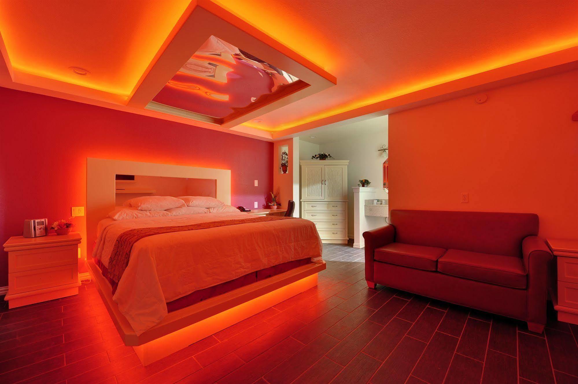 Romantic Inn & Suites Dallas Ngoại thất bức ảnh
