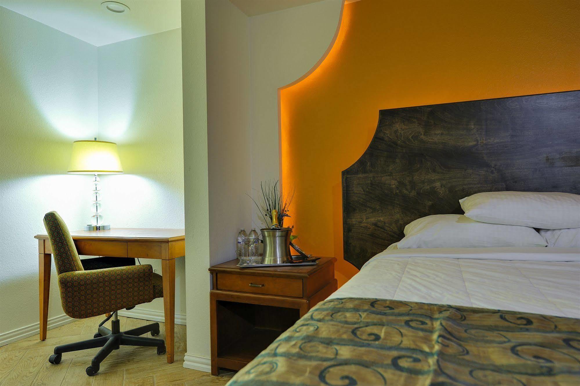 Romantic Inn & Suites Dallas Ngoại thất bức ảnh