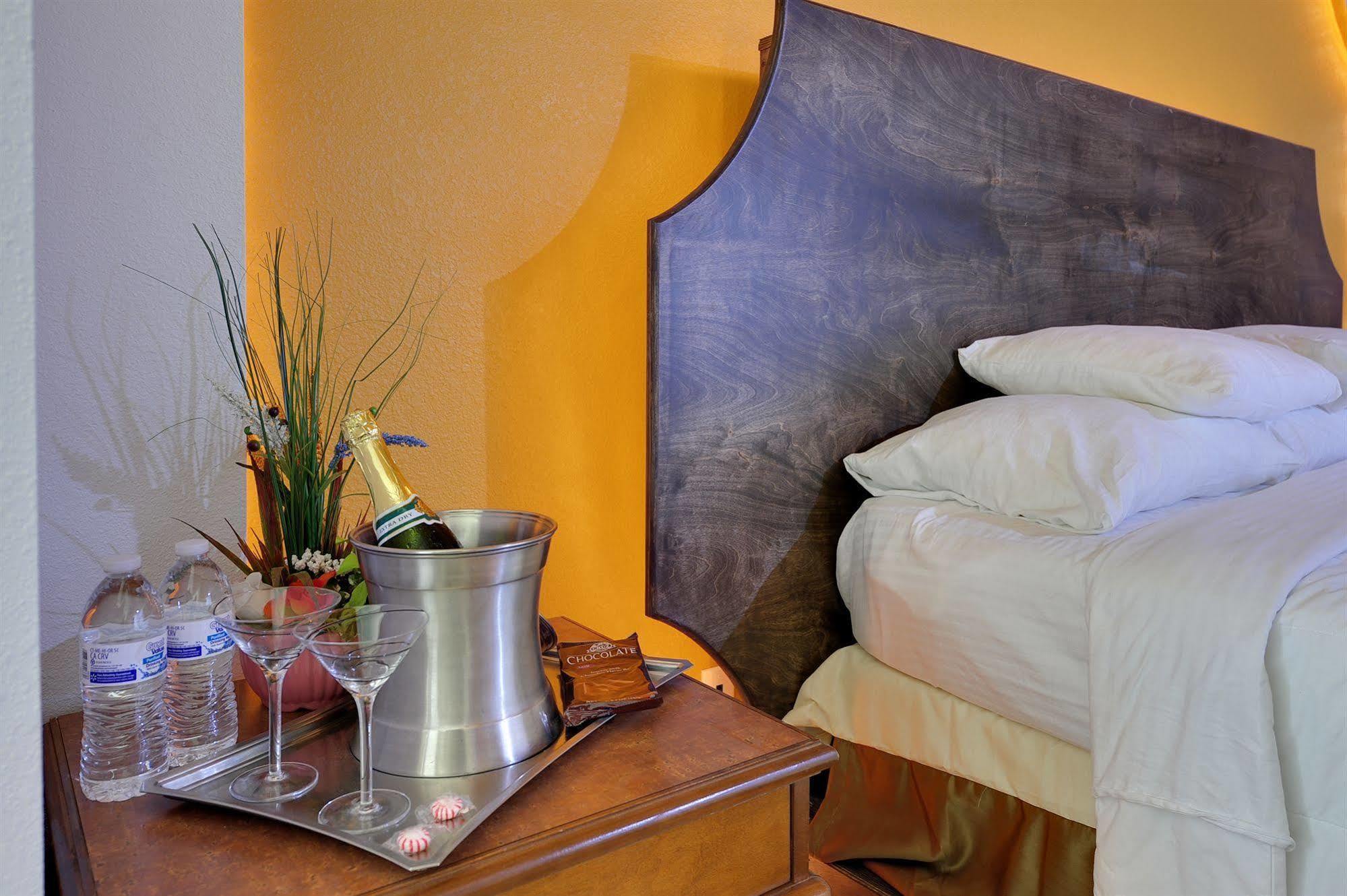 Romantic Inn & Suites Dallas Ngoại thất bức ảnh