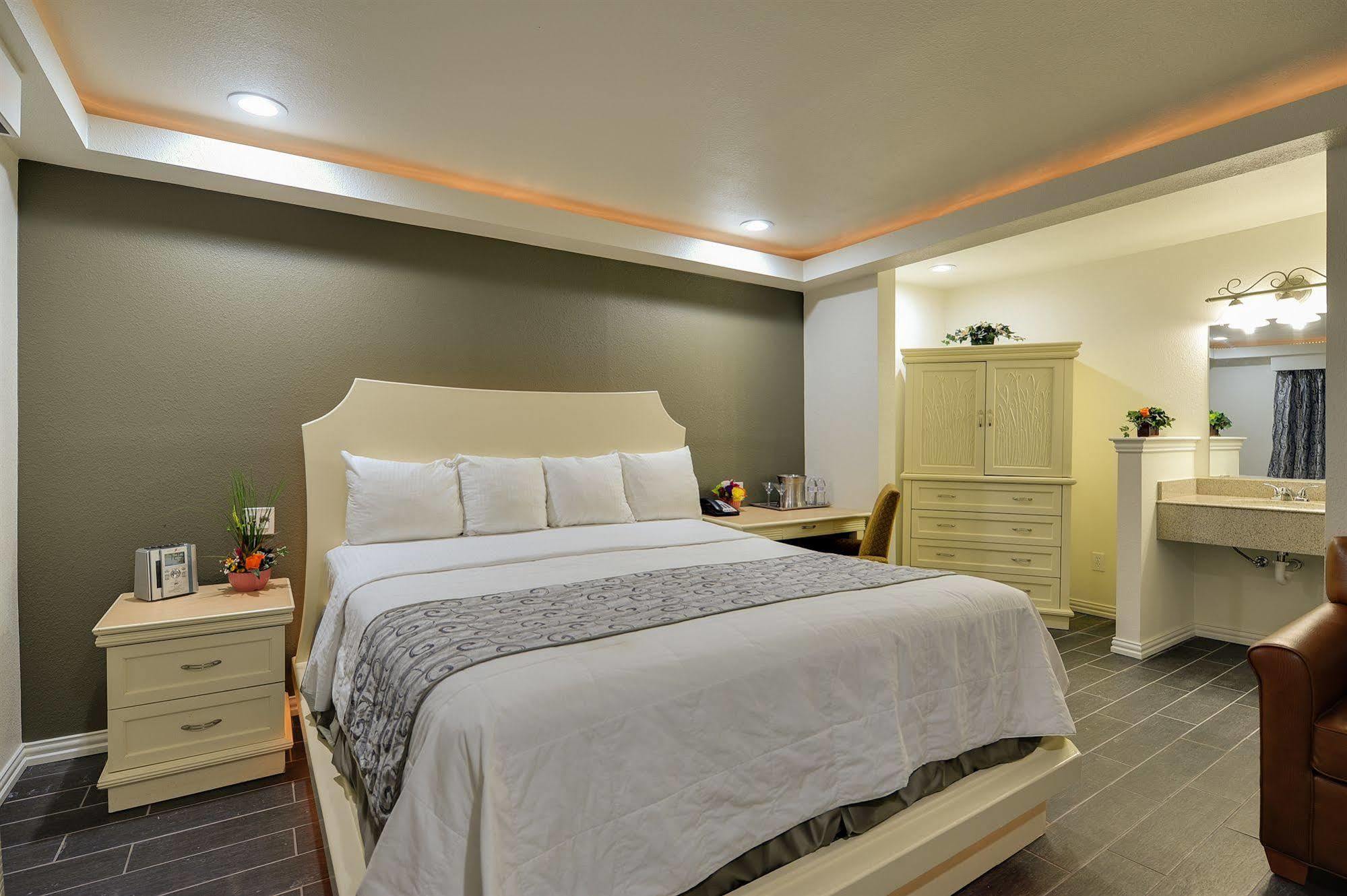 Romantic Inn & Suites Dallas Ngoại thất bức ảnh