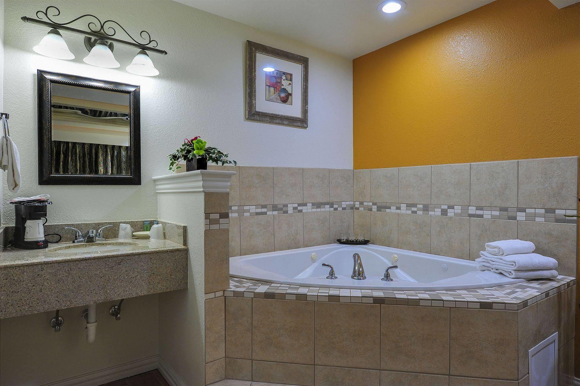 Romantic Inn & Suites Dallas Ngoại thất bức ảnh